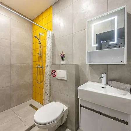 Апартаменты Whale Urban *