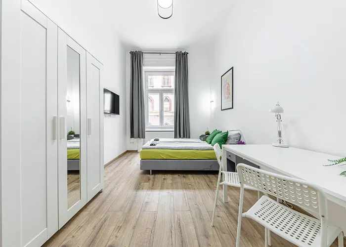 Апартаменты Whale Urban *