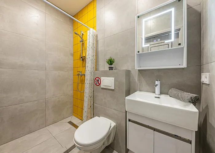 Апартаменты Whale Urban *