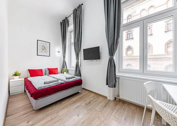 Апартаменты Whale Urban *